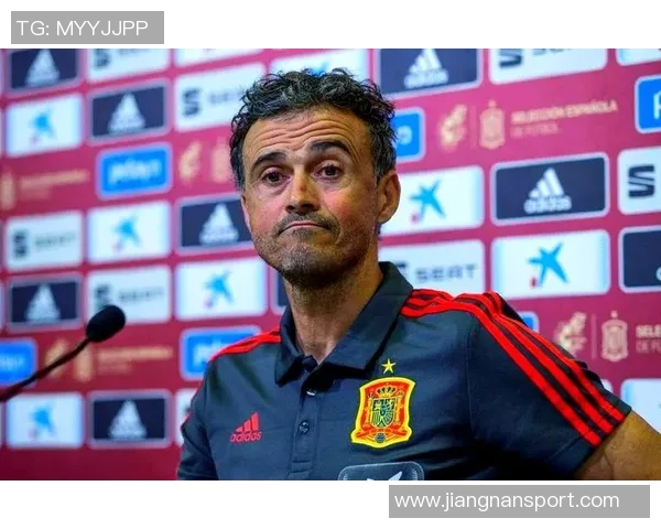 法媒报道恩里克重用16岁右后卫拒绝其参加U17世界杯引发关注