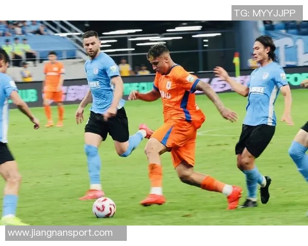 达兰头球破门被判越位VAR确认进球无效王大雷险守十指关